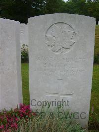 Etaples Military Cemetery - McColl, Edmund Neil